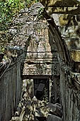 Angkor - Beng Mealea, corbelled arch in ruin